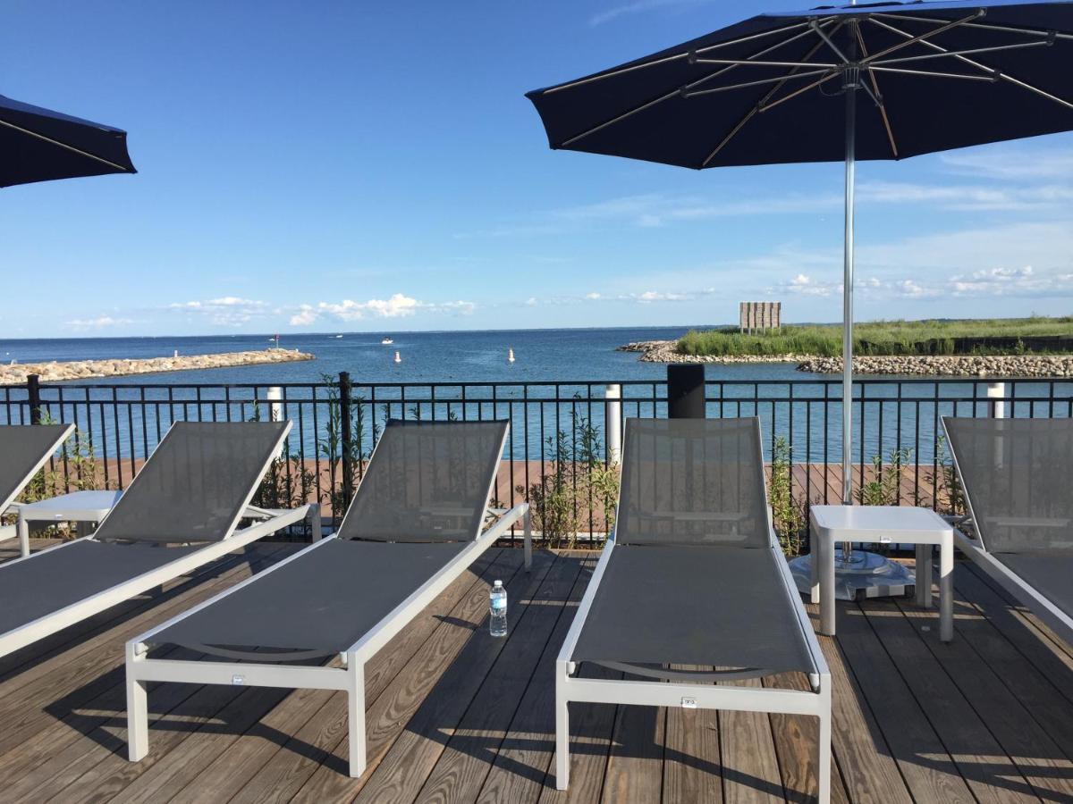 Stunning Stayz At Friday Harbour Beach Marina Resort Lake Simcoe Innisfil Eksteriør billede