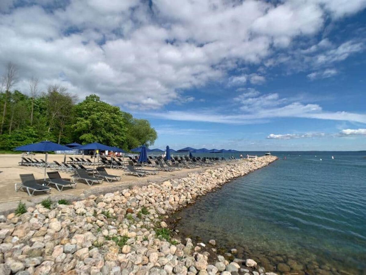 Stunning Stayz At Friday Harbour Beach Marina Resort Lake Simcoe Innisfil Eksteriør billede
