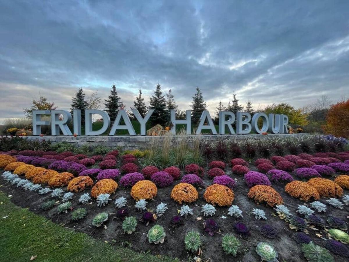 Stunning Stayz At Friday Harbour Beach Marina Resort Lake Simcoe Innisfil Eksteriør billede