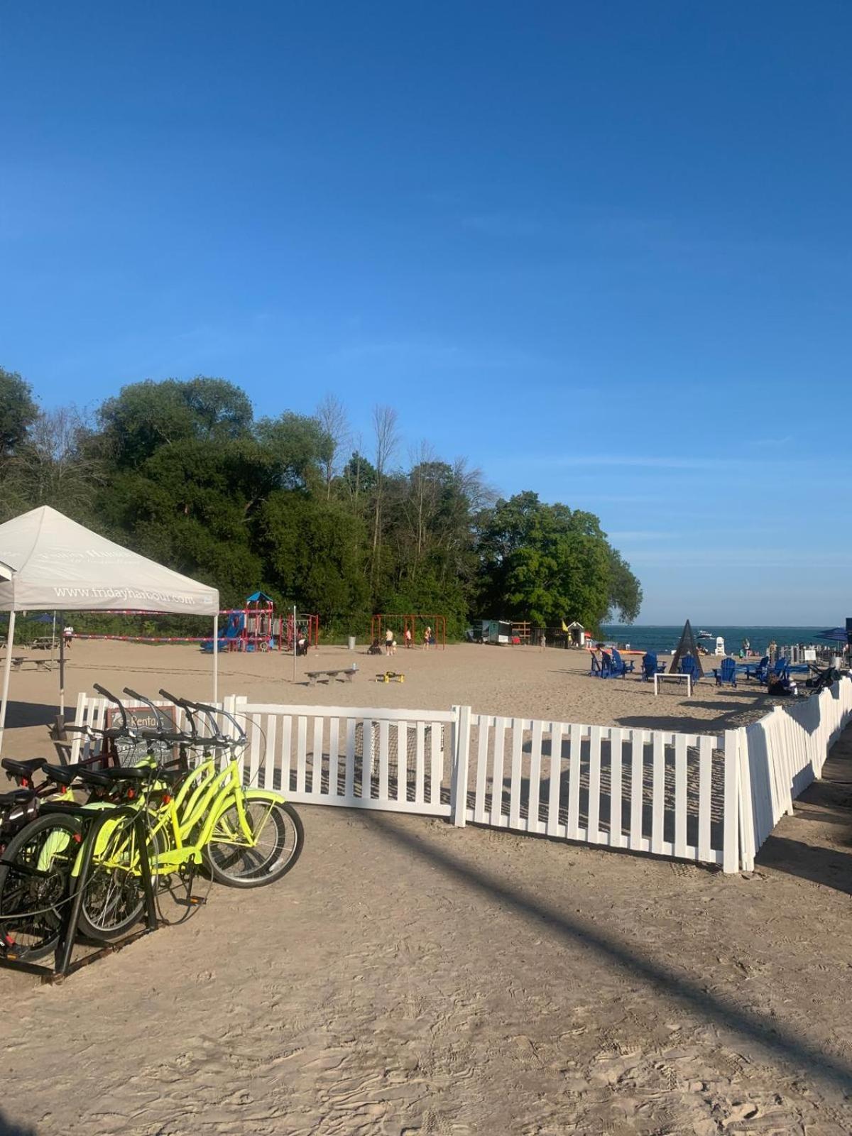Stunning Stayz At Friday Harbour Beach Marina Resort Lake Simcoe Innisfil Eksteriør billede