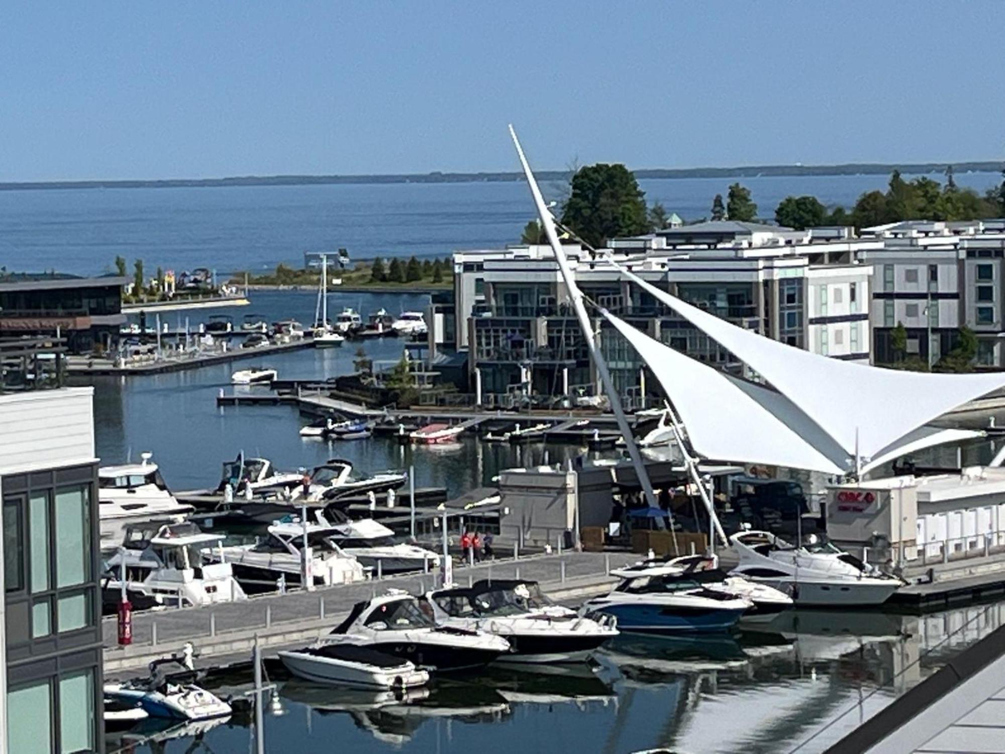 Stunning Stayz At Friday Harbour Beach Marina Resort Lake Simcoe Innisfil Eksteriør billede